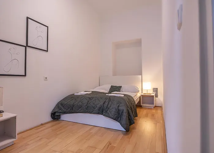 Comfortable 2-bedroom In Апартаменти