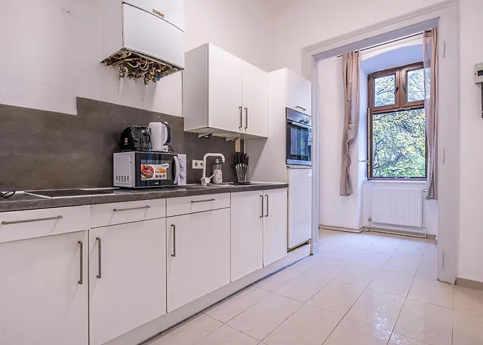 Апартаменти Comfortable 2-bedroom In