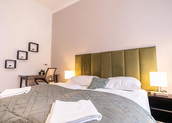 Апартаменти Comfortable 2-bedroom In *